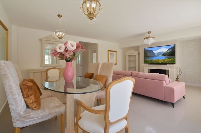 4 sypialnia Dom na sprzedaż w Parque Central, Estepona z basenem - 649 000 € (Ref: 9868946)