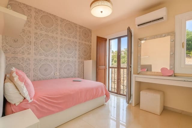 4 sypialnia Dom na sprzedaż w Parque Central, Estepona z basenem - 649 000 € (Ref: 9868946)