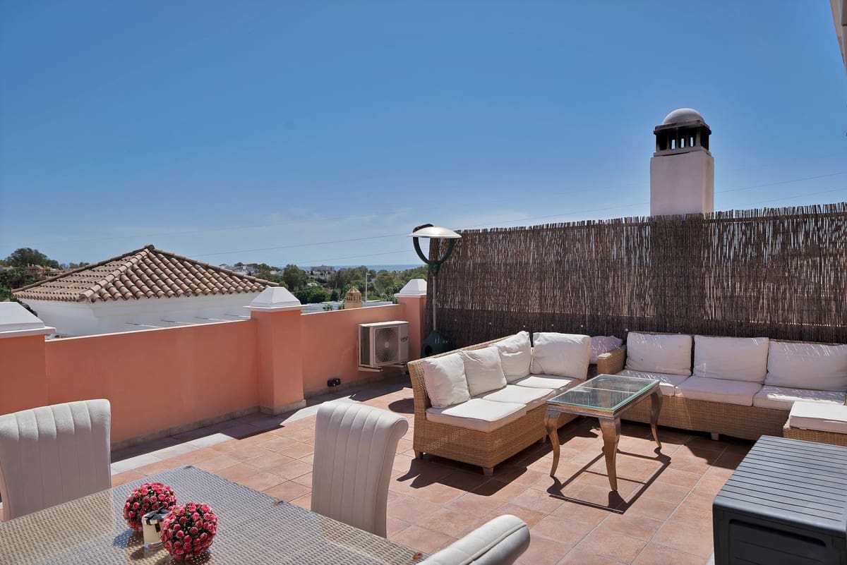 4 quarto Casa em Banda para venda em Estepona com piscina - 649 000 € (Ref: 9868946)