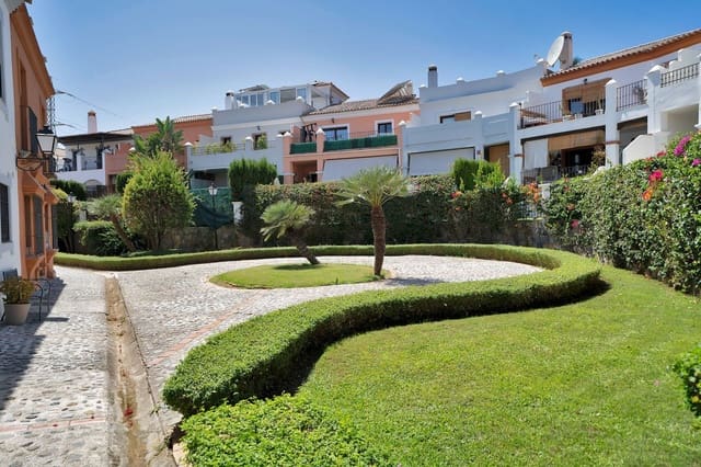 4 sypialnia Dom na sprzedaż w Parque Central, Estepona z basenem - 649 000 € (Ref: 9868946)