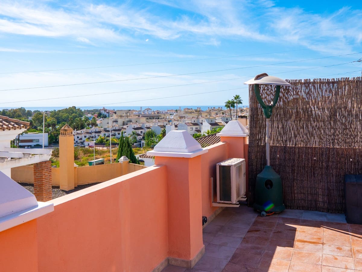 4 quarto Casa em Banda para venda em Estepona com piscina - 649 000 € (Ref: 9868946)
