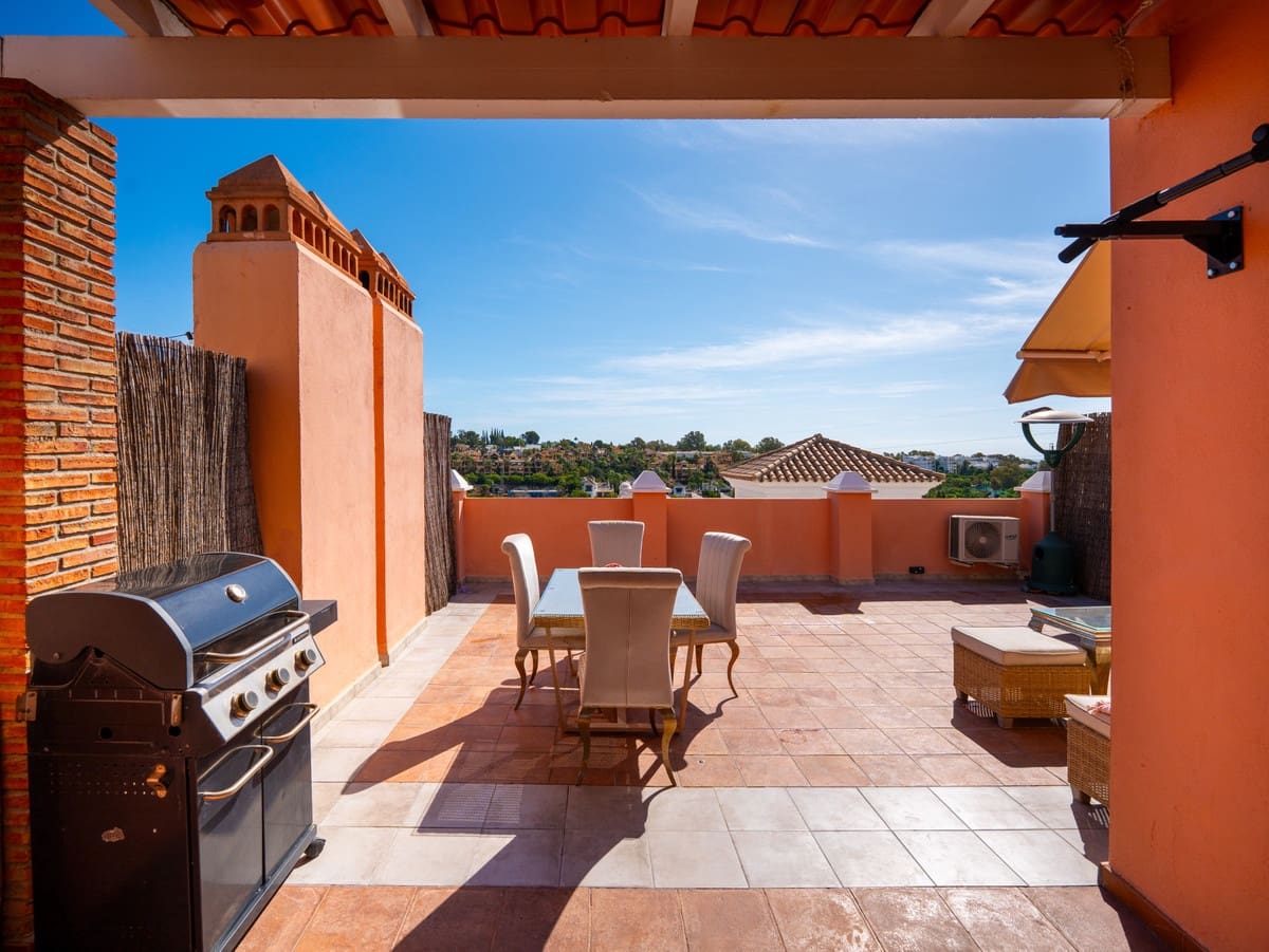 4 quarto Casa em Banda para venda em Estepona com piscina - 649 000 € (Ref: 9868946)