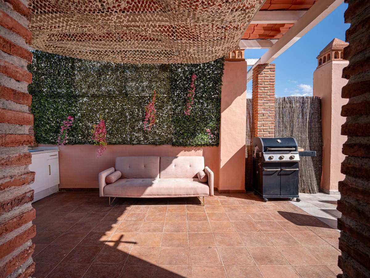 4 quarto Casa em Banda para venda em Estepona com piscina - 649 000 € (Ref: 9868946)