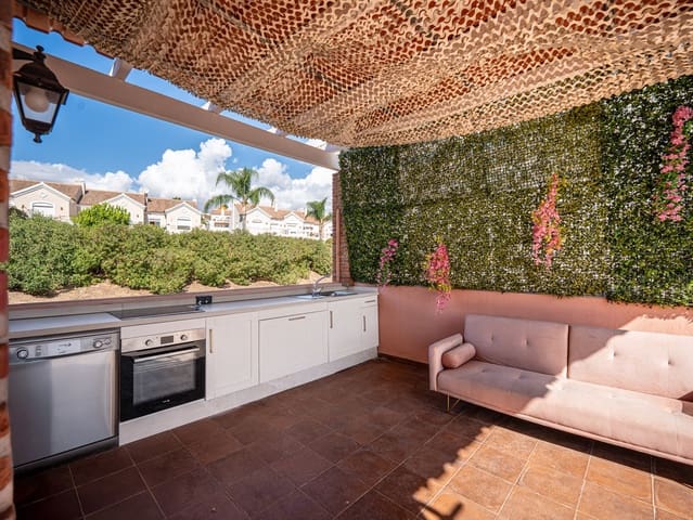 4 sypialnia Dom na sprzedaż w Parque Central, Estepona z basenem - 649 000 € (Ref: 9868946)