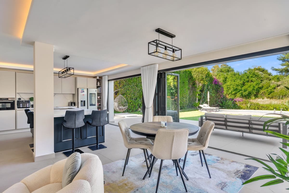 4 bedroom Villa for sale in Guadalmina with pool - € 2,200,000 (Ref: 9868949)