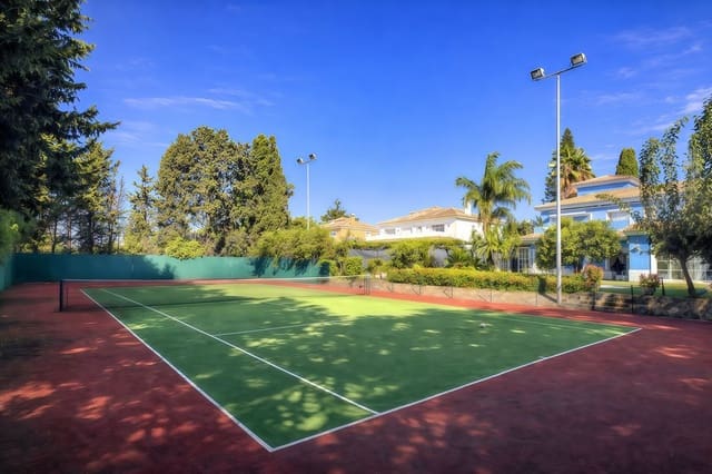 5 soverom Villa til salgs i Guadalmina Baja, Marbella med svømmebasseng - € 2 395 000 (Ref: 9868955)