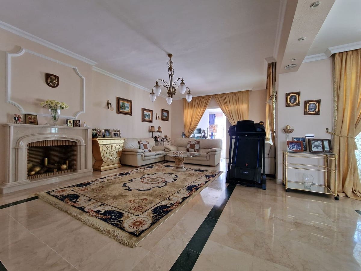 5 soverom Villa til salgs i Guadalmina med svømmebasseng - € 2 395 000 (Ref: 9868955)