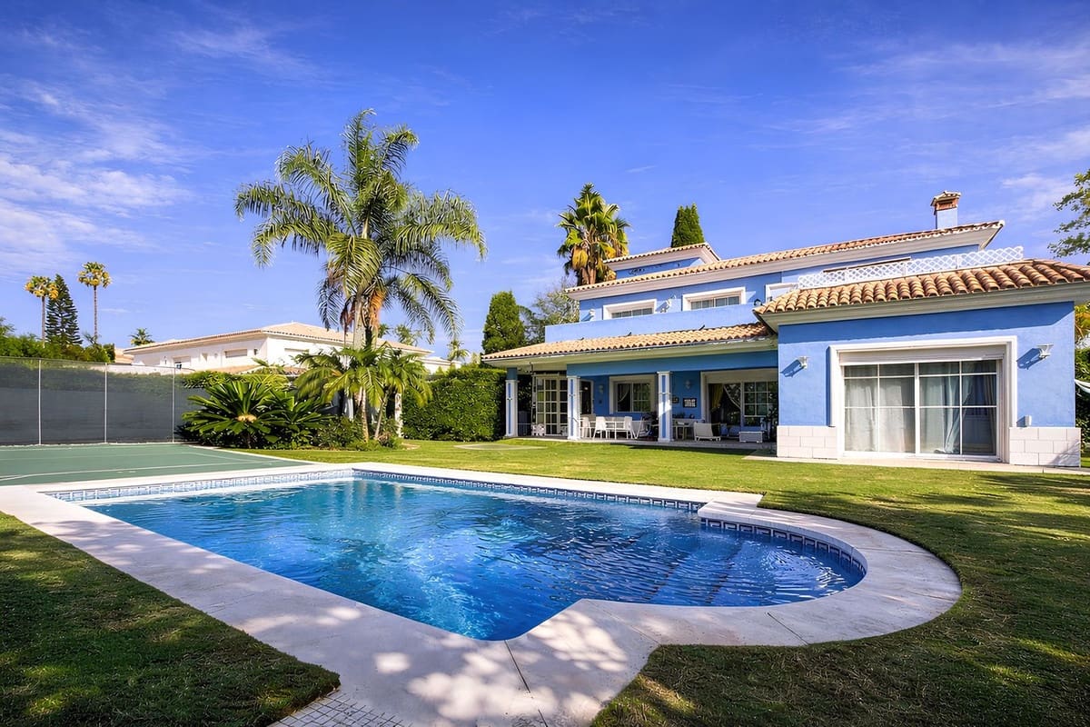 5 soverom Villa til salgs i Guadalmina med svømmebasseng - € 2 395 000 (Ref: 9868955)