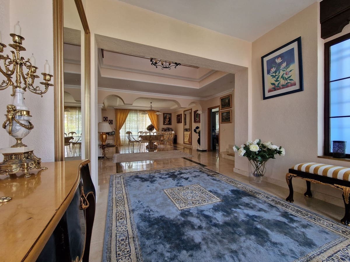 5 soverom Villa til salgs i Guadalmina med svømmebasseng - € 2 395 000 (Ref: 9868955)