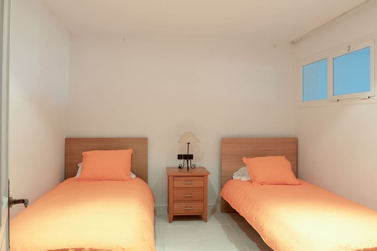 4 slaapkamer Huis te koop in Benahavis met zwembad - € 750.000 (Ref: 9868956)