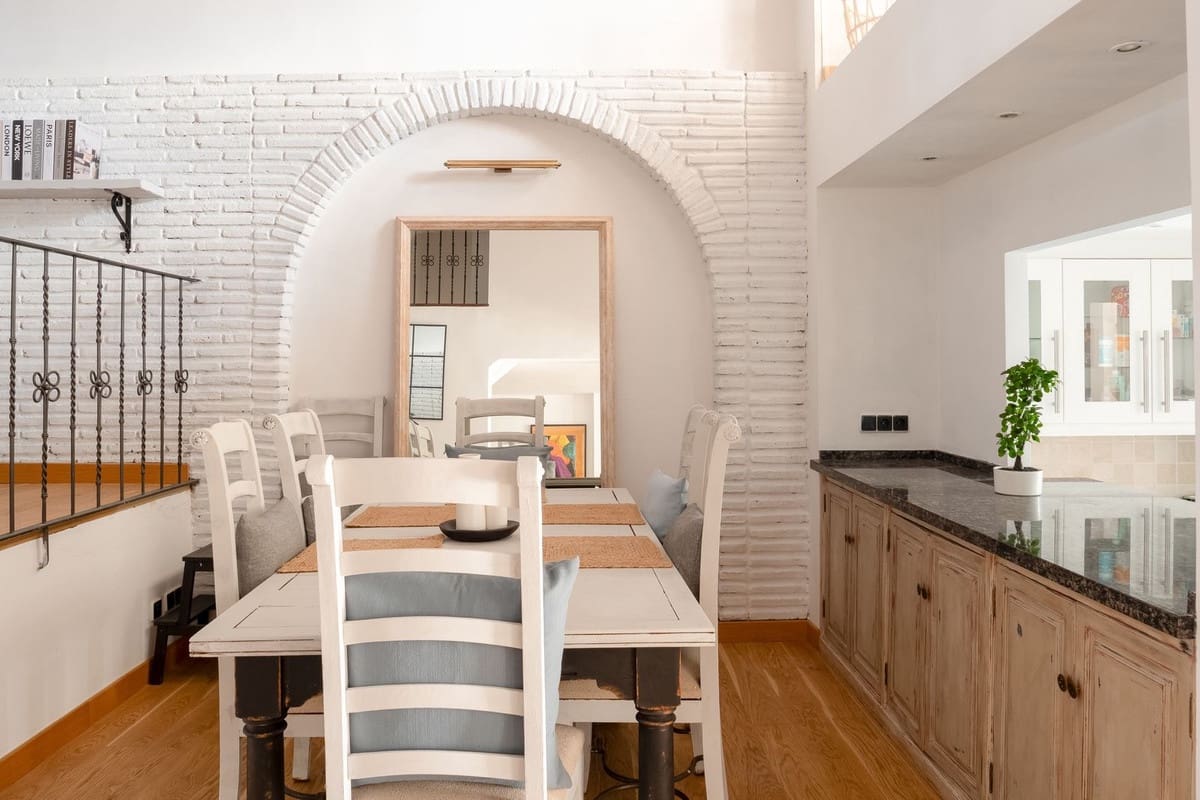 4 slaapkamer Huis te koop in Benahavis met zwembad - € 750.000 (Ref: 9868956)