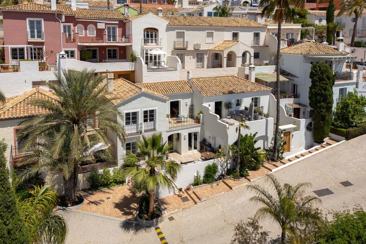 4 slaapkamer Huis te koop in Benahavis met zwembad - € 750.000 (Ref: 9868956)
