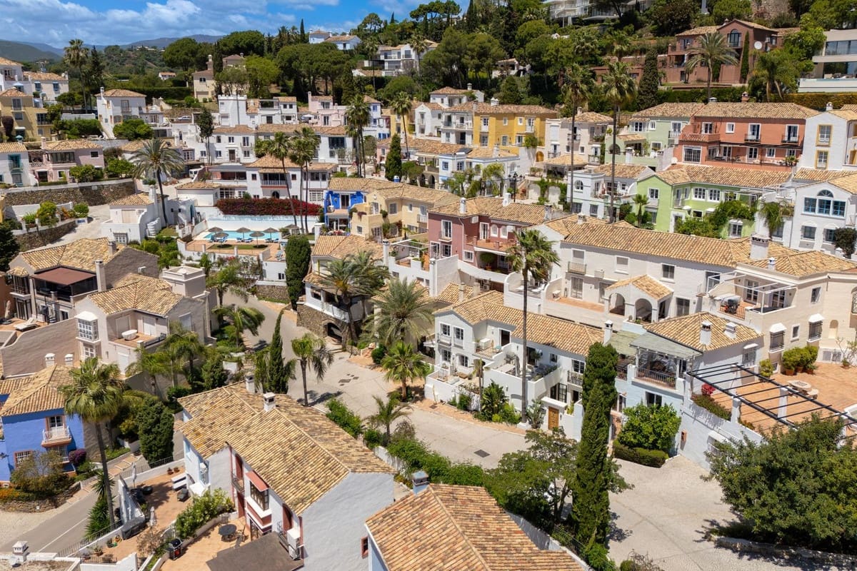 4 slaapkamer Huis te koop in Benahavis met zwembad - € 750.000 (Ref: 9868956)