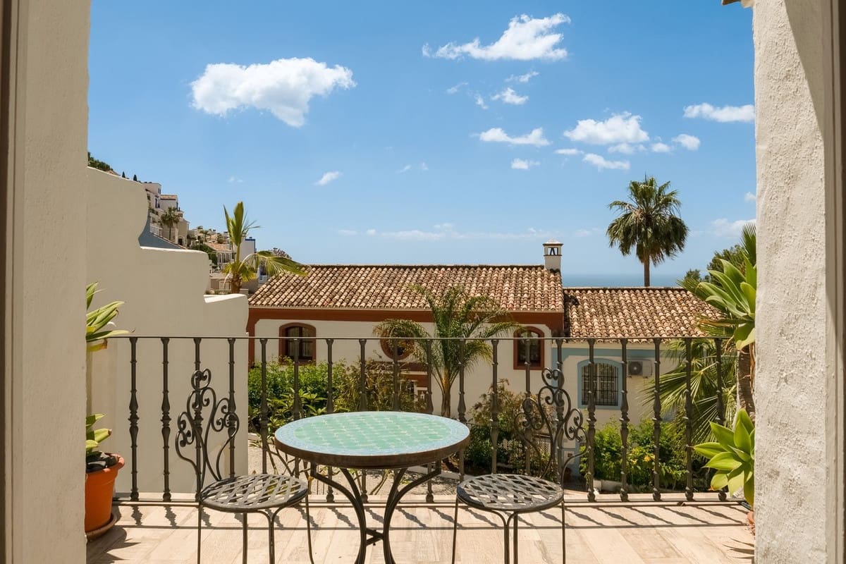 4 slaapkamer Huis te koop in Benahavis met zwembad - € 750.000 (Ref: 9868956)
