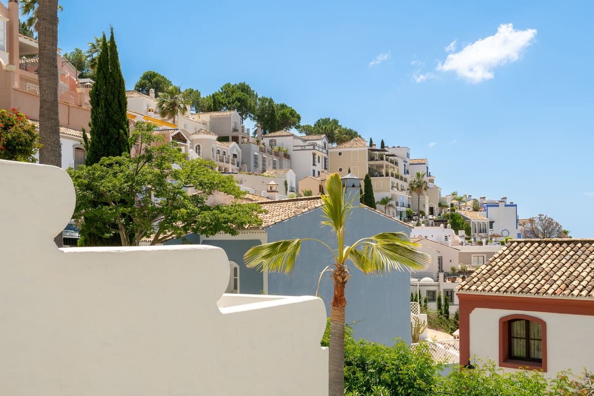 4 slaapkamer Huis te koop in Benahavis met zwembad - € 750.000 (Ref: 9868956)