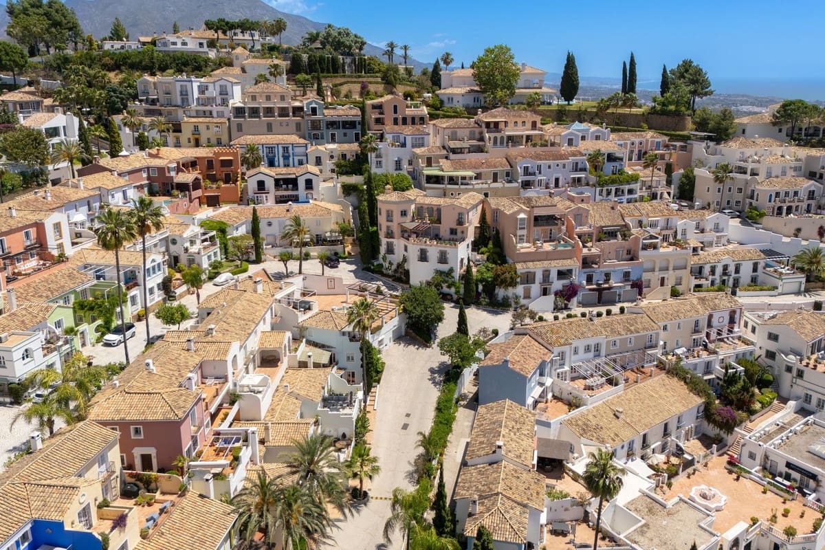 4 slaapkamer Huis te koop in Benahavis met zwembad - € 750.000 (Ref: 9868956)