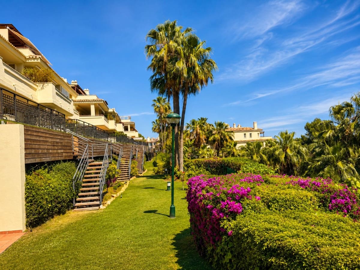 3 bedroom Apartment for sale in Golden Mile with pool - € 950,000 (Ref: 9868957)