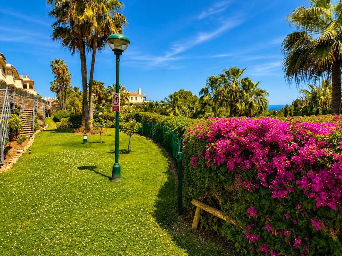 3 bedroom Apartment for sale in Golden Mile with pool - € 950,000 (Ref: 9868957)