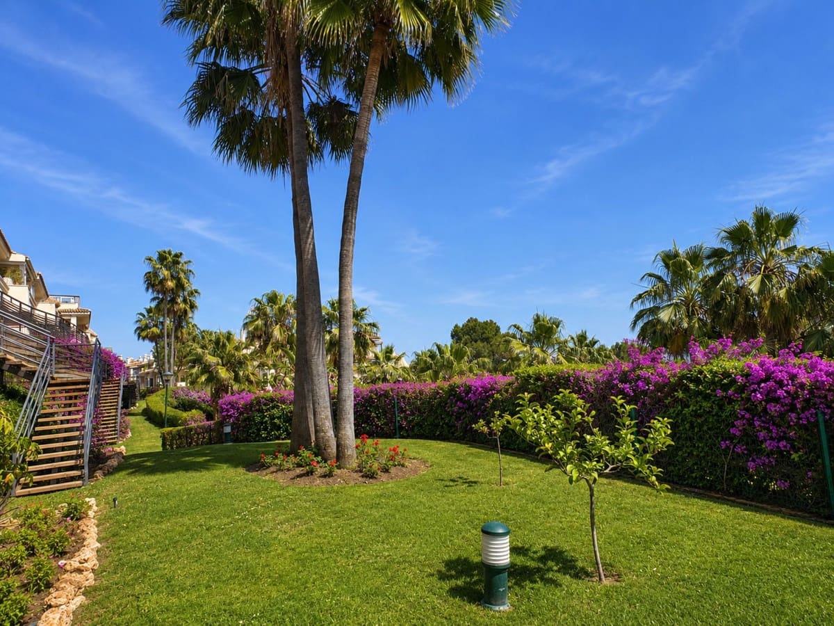 3 bedroom Apartment for sale in Golden Mile with pool - € 950,000 (Ref: 9868957)