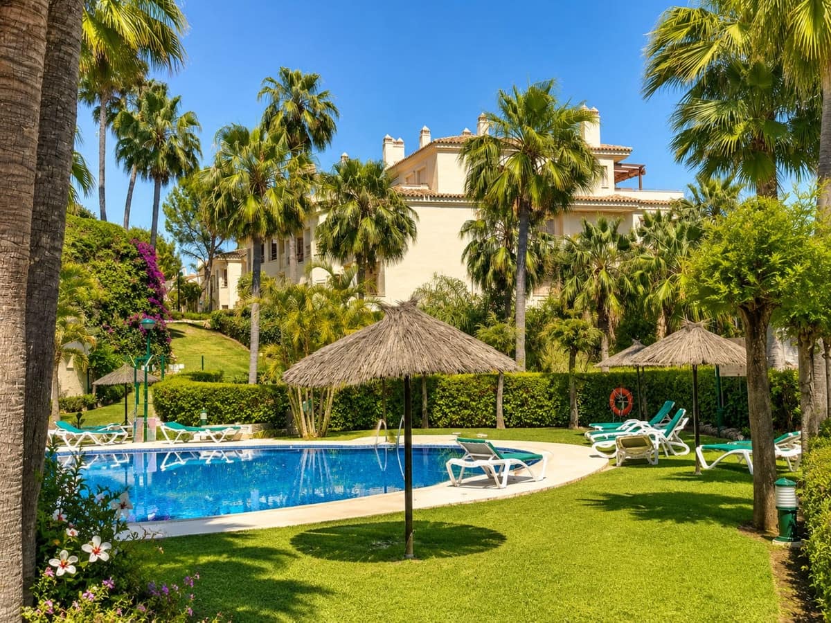 3 bedroom Apartment for sale in Golden Mile with pool - € 950,000 (Ref: 9868957)