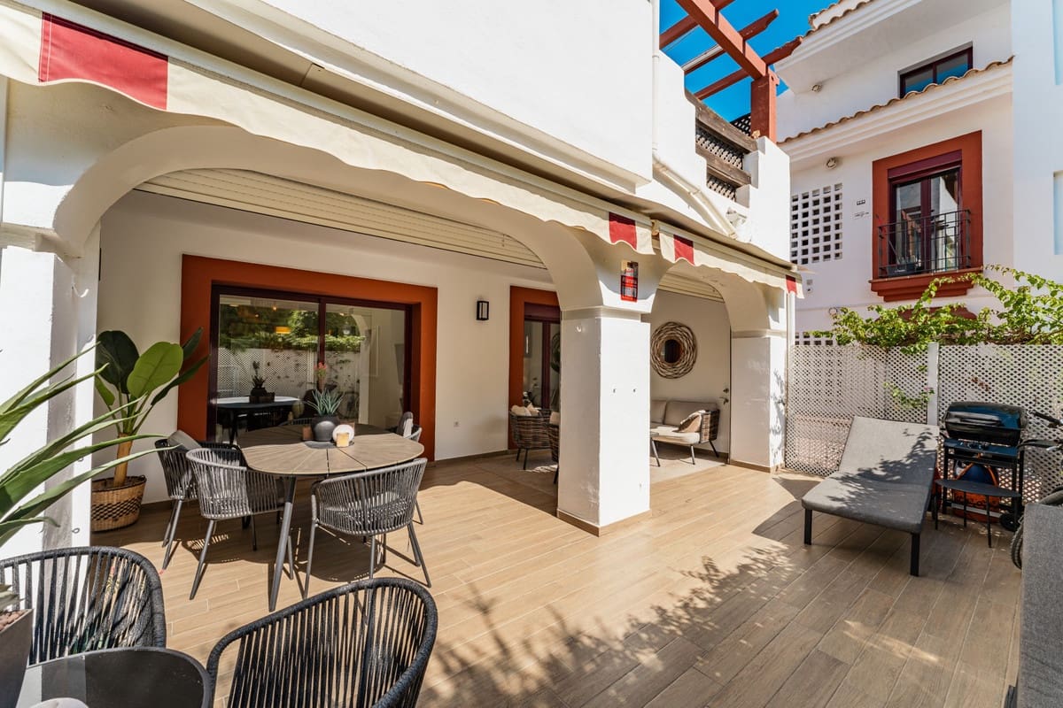 4 soveværelse Lejlighed til salg i San Pedro de Alcantara med swimmingpool - € 699.000 (Ref: 9868958)