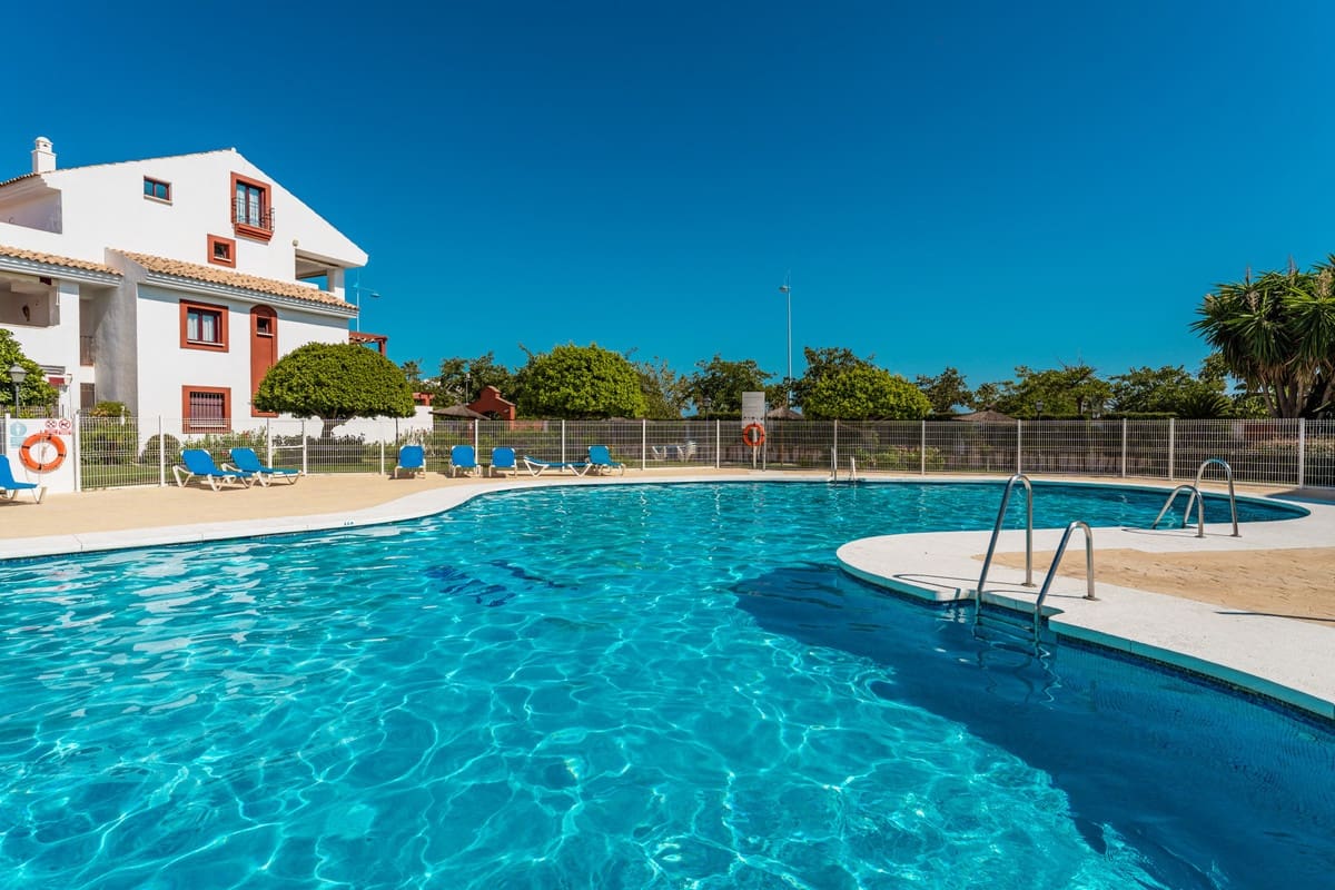 4 soveværelse Lejlighed til salg i San Pedro de Alcantara med swimmingpool - € 699.000 (Ref: 9868958)