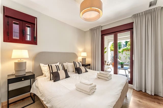 4 soveværelse Lejlighed til salg i San Pedro de Alcántara Pueblo, Marbella med swimmingpool - € 699.000 (Ref: 9868958)