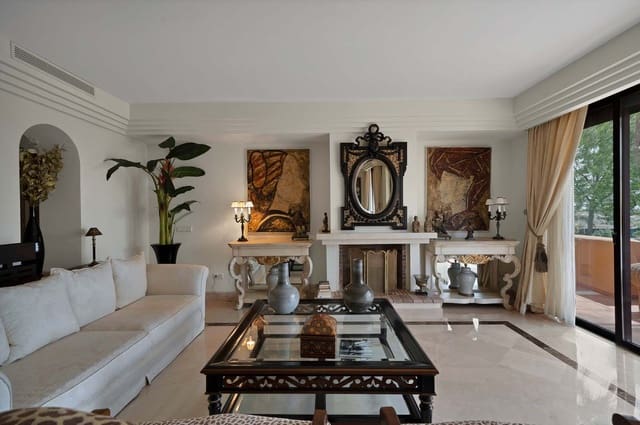2 soveværelse Penthouse til salg i Puerto Banus, Marbella - € 1.695.000 (Ref: 9868960)