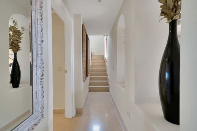 2 soveværelse Penthouse til salg i Puerto Banus, Marbella - € 1.695.000 (Ref: 9868960)