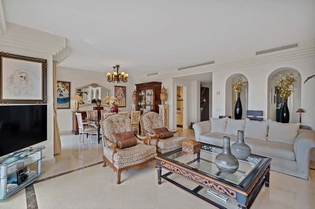 2 soveværelse Penthouse til salg i Puerto Banus, Marbella - € 1.695.000 (Ref: 9868960)