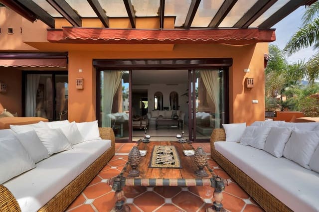 2 soveværelse Penthouse til salg i Puerto Banus, Marbella - € 1.695.000 (Ref: 9868960)