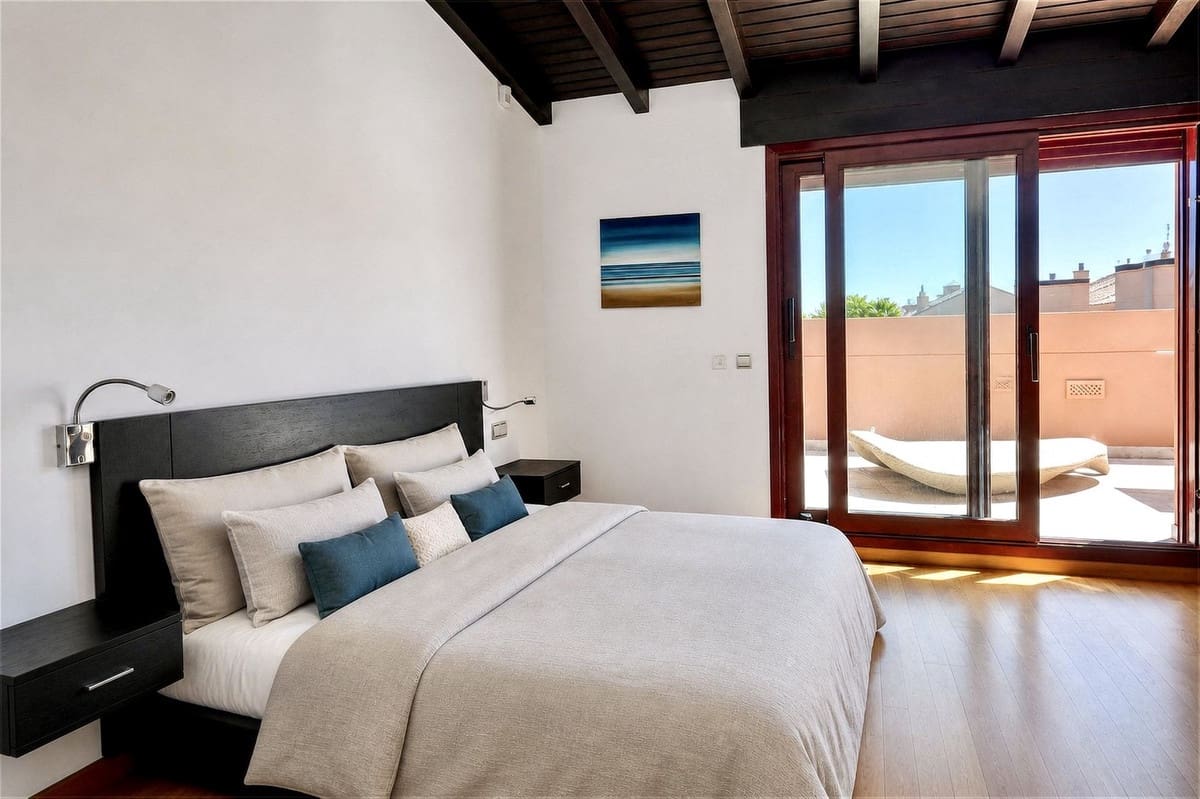 3 slaapkamer Penthouse te koop in Puerto Banus met zwembad - € 3.500.000 (Ref: 9868961)