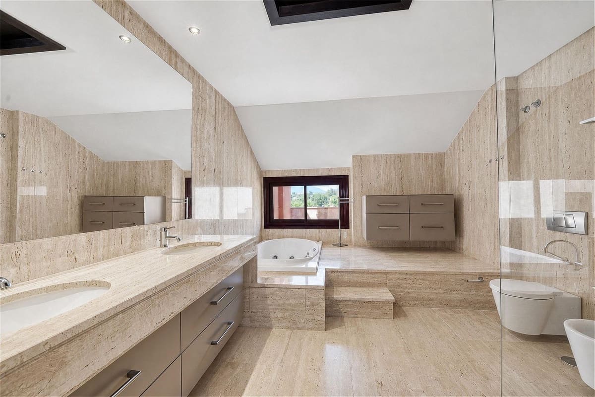 3 slaapkamer Penthouse te koop in Puerto Banus met zwembad - € 3.500.000 (Ref: 9868961)