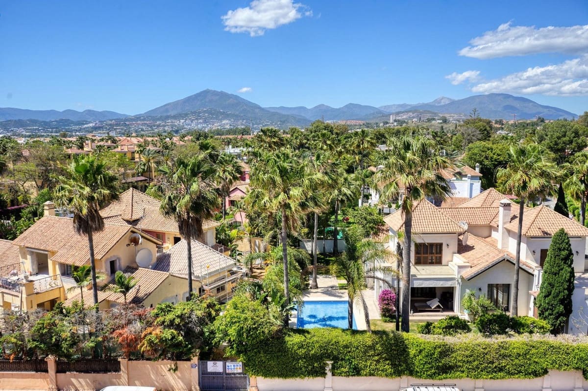 3 slaapkamer Penthouse te koop in Puerto Banus met zwembad - € 3.500.000 (Ref: 9868961)