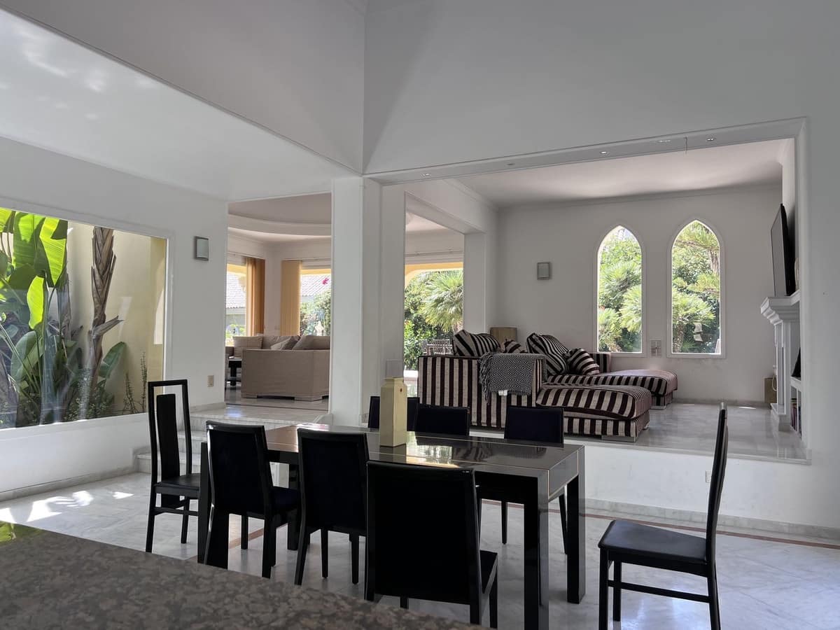4 Zimmer Villa zu verkaufen in Bahia de Marbella mit Pool - 3.995.000 € (Ref: 9868962)