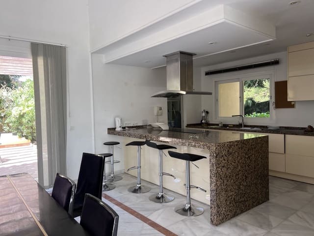 4 Zimmer Villa zu verkaufen in Bahía de Marbella, Marbella mit Pool - 3.995.000 € (Ref: 9868962)