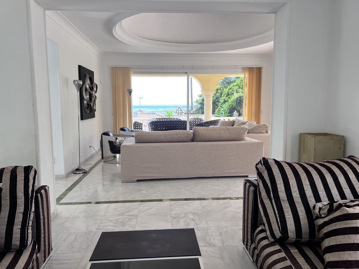 4 Zimmer Villa zu verkaufen in Bahia de Marbella mit Pool - 3.995.000 € (Ref: 9868962)
