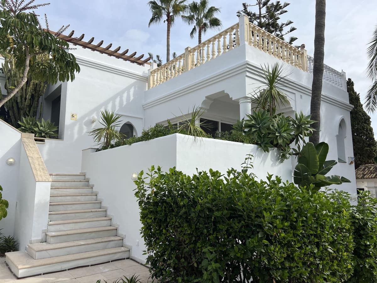 4 Zimmer Villa zu verkaufen in Bahia de Marbella mit Pool - 3.995.000 € (Ref: 9868962)