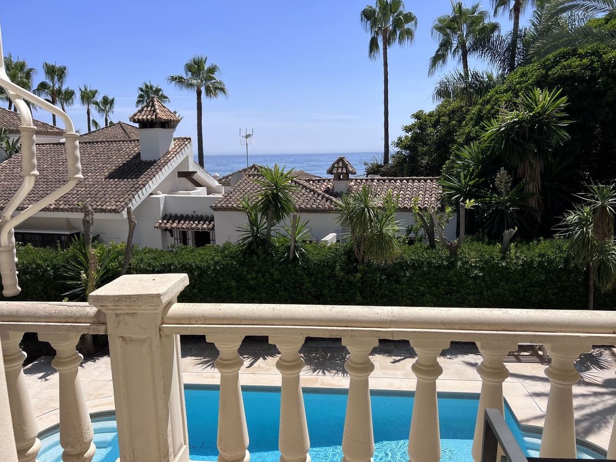 4 Zimmer Villa zu verkaufen in Bahia de Marbella mit Pool - 3.995.000 € (Ref: 9868962)