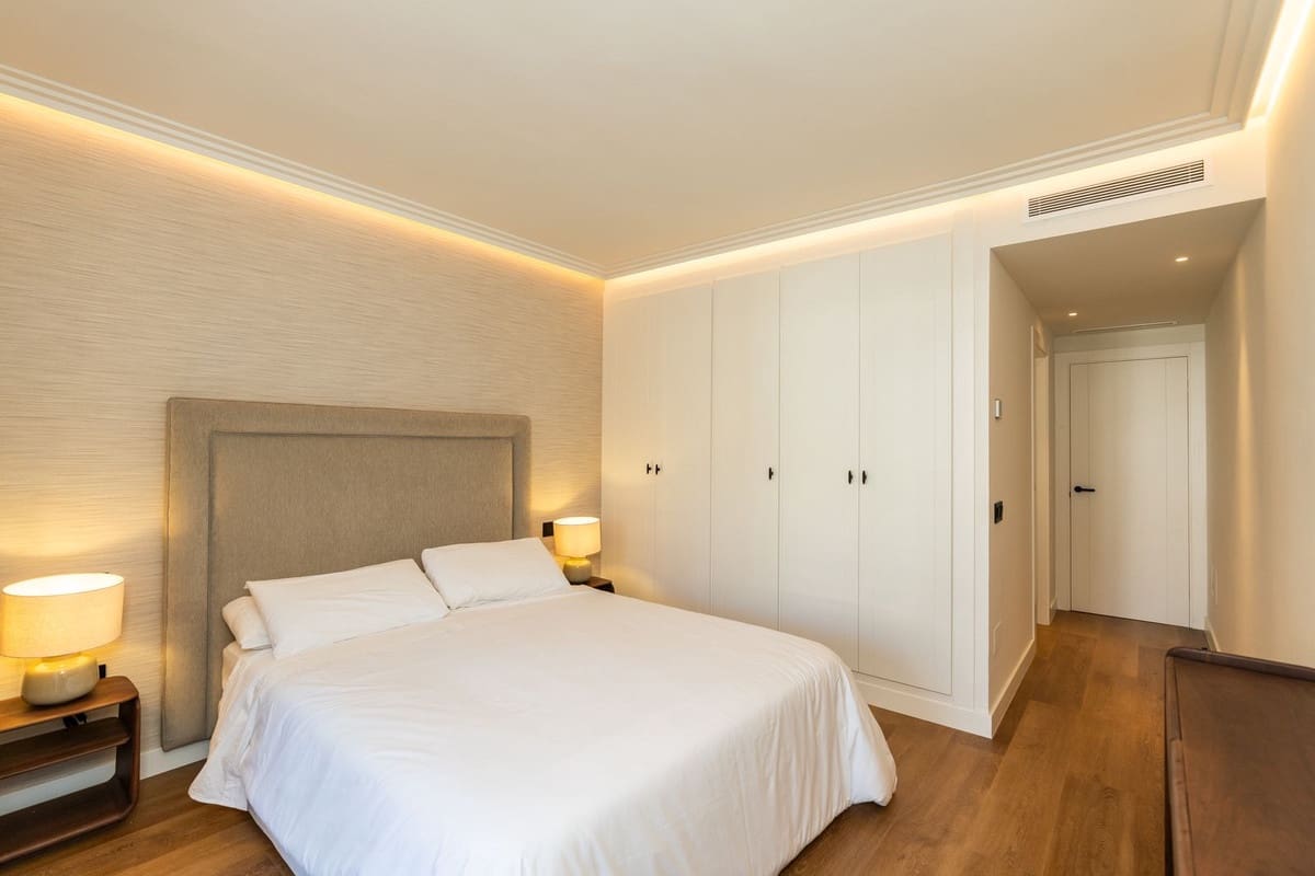 2 quarto Apartamento para arrendar em Golden Mile com piscina garagem - 2 750 € (Ref: 9873771)