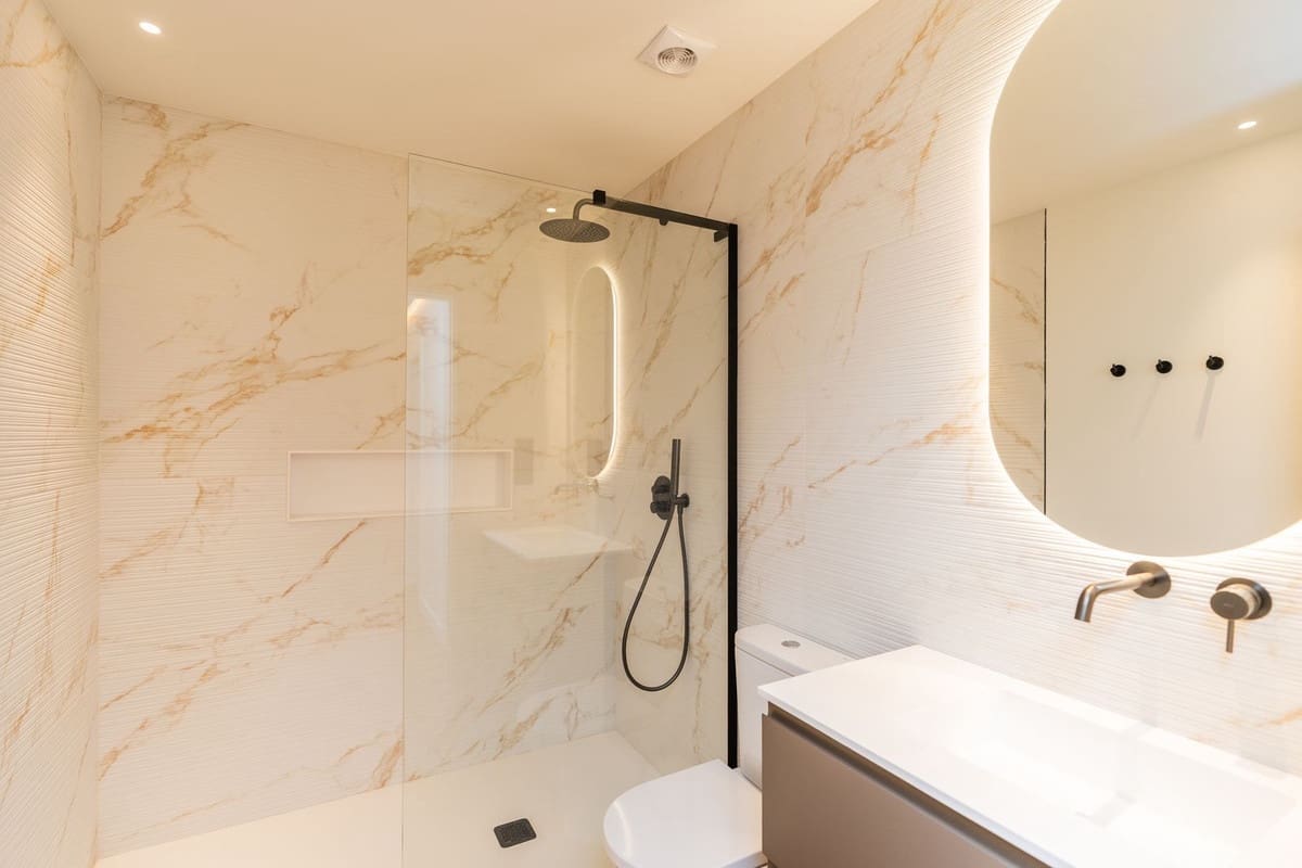 2 quarto Apartamento para arrendar em Golden Mile com piscina garagem - 2 750 € (Ref: 9873771)
