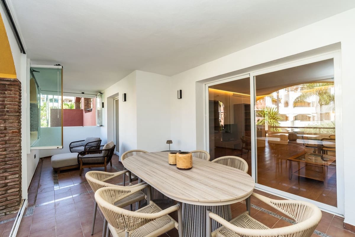 2 quarto Apartamento para arrendar em Golden Mile com piscina garagem - 2 750 € (Ref: 9873771)