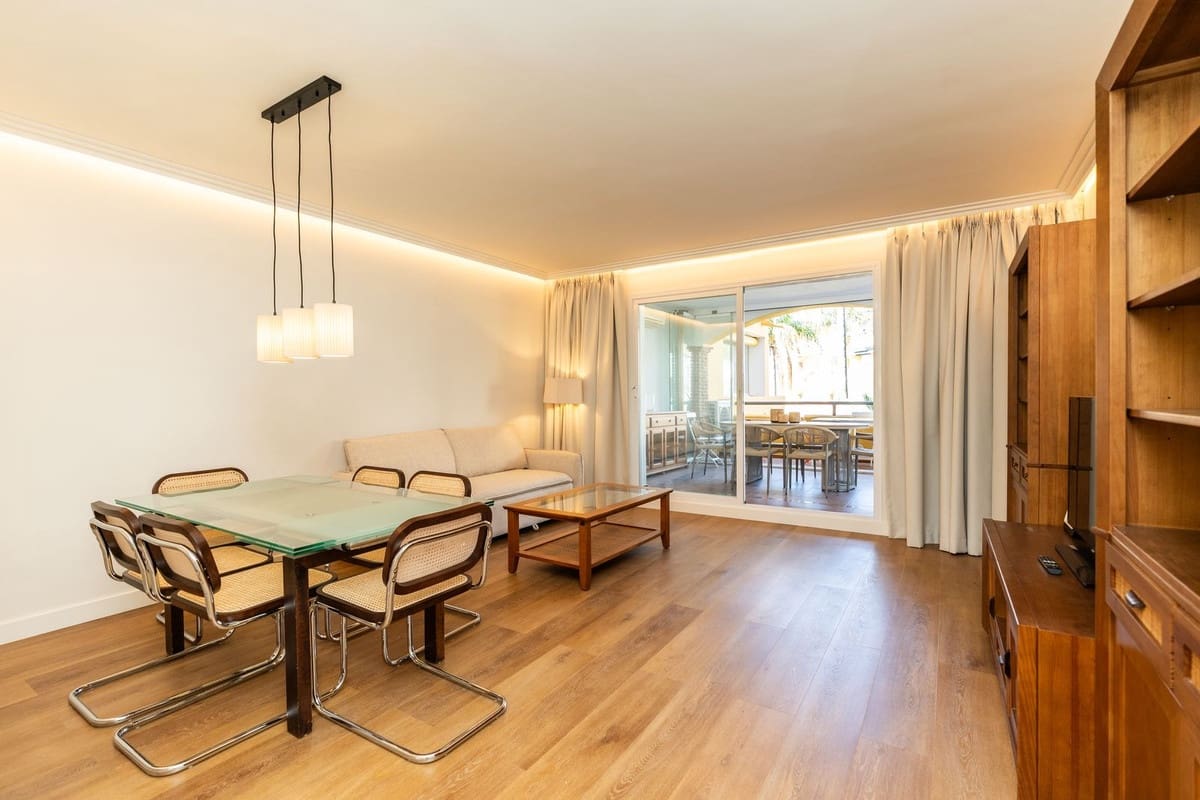 2 quarto Apartamento para arrendar em Golden Mile com piscina garagem - 2 750 € (Ref: 9873771)