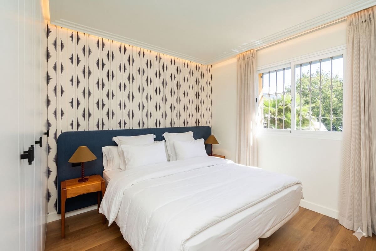 2 quarto Apartamento para arrendar em Golden Mile com piscina garagem - 2 750 € (Ref: 9873771)