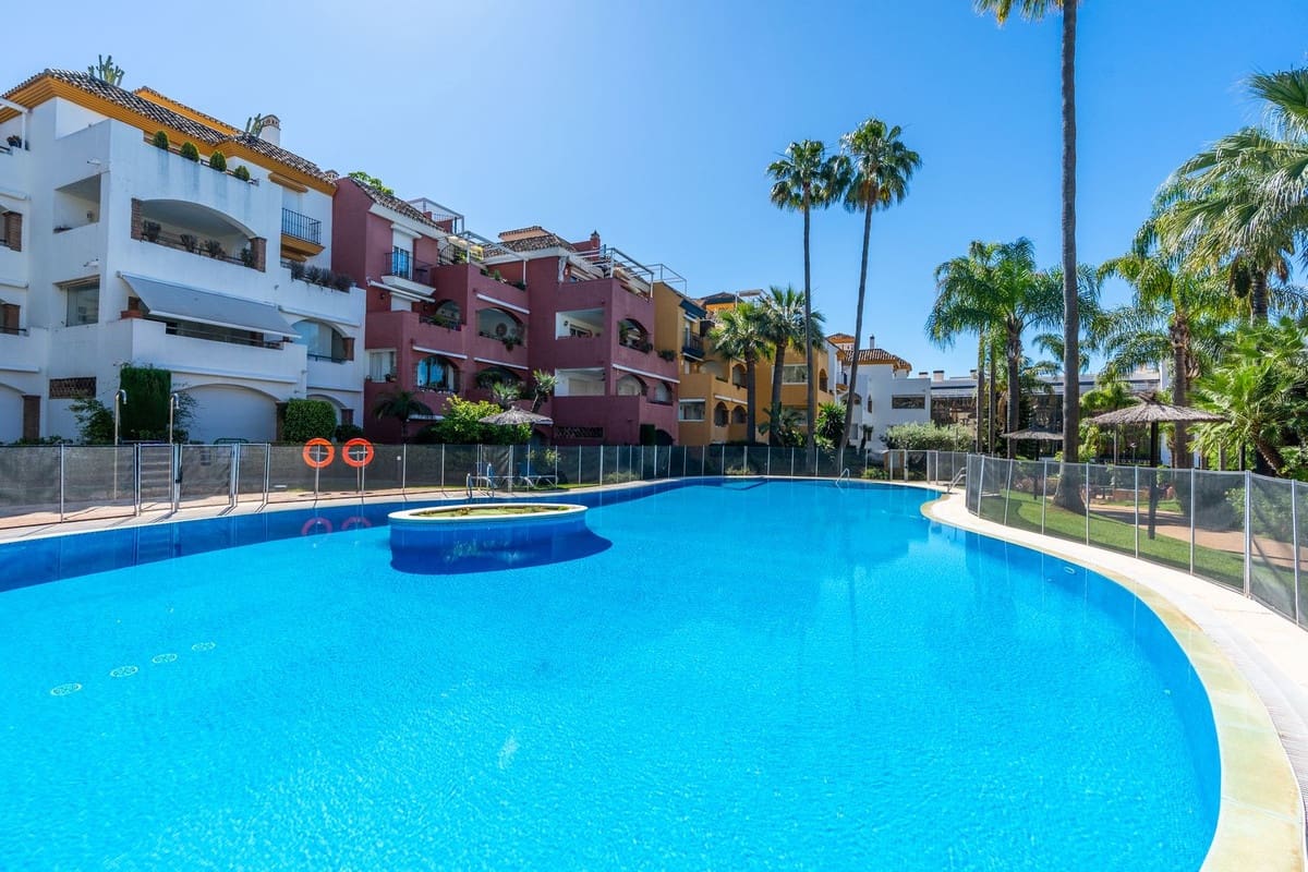 2 quarto Apartamento para arrendar em Golden Mile com piscina garagem - 2 750 € (Ref: 9873771)