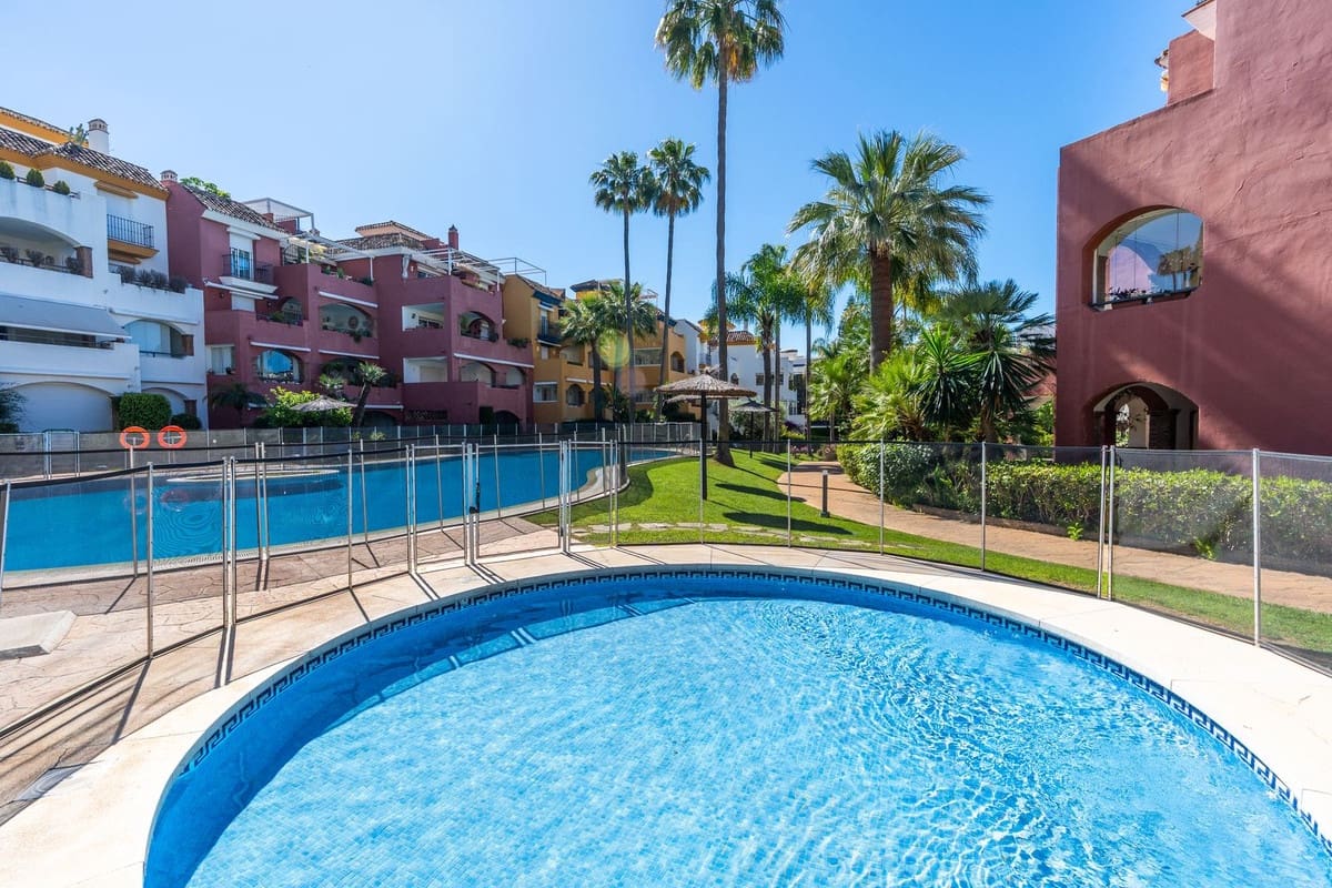 2 quarto Apartamento para arrendar em Golden Mile com piscina garagem - 2 750 € (Ref: 9873771)