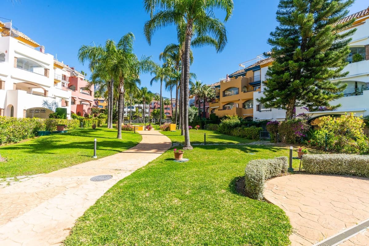 2 quarto Apartamento para arrendar em Golden Mile com piscina garagem - 2 750 € (Ref: 9873771)