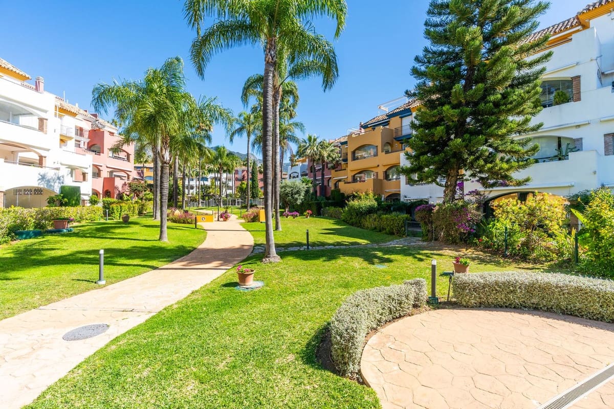 2 quarto Apartamento para arrendar em Golden Mile com piscina garagem - 2 750 € (Ref: 9873771)