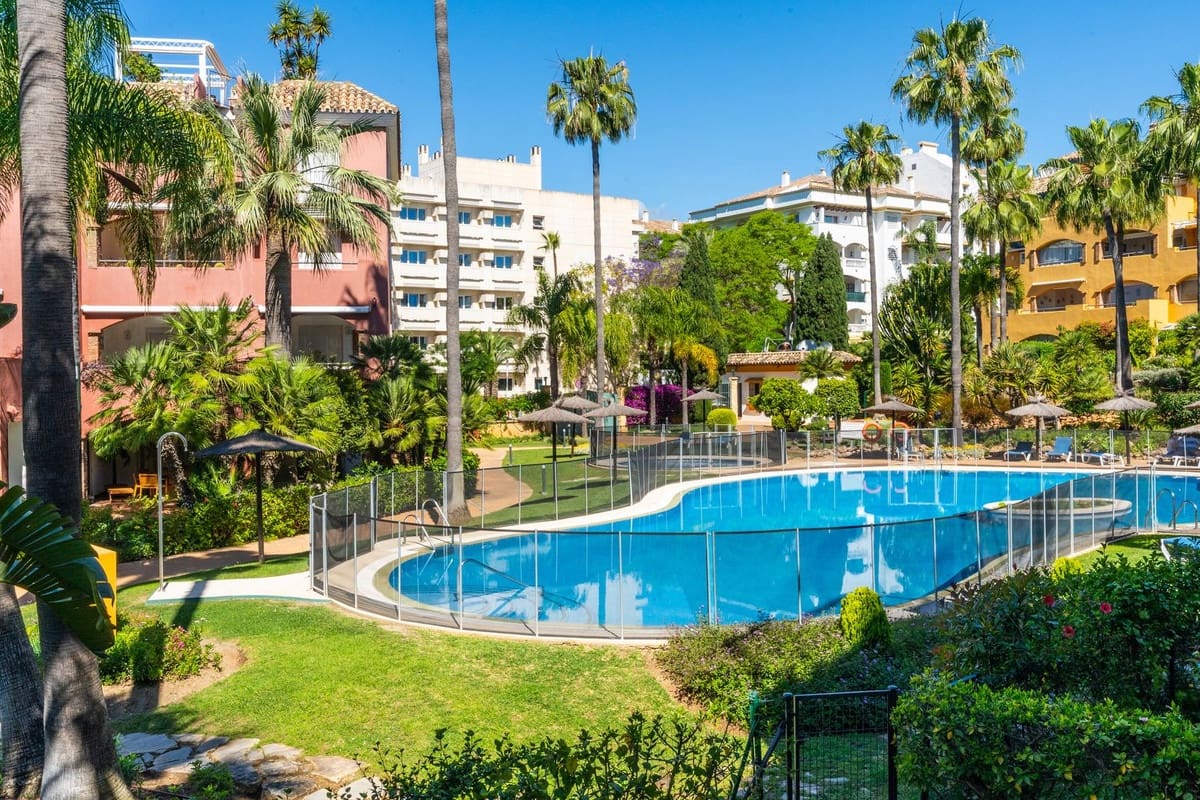 2 quarto Apartamento para arrendar em Golden Mile com piscina garagem - 2 750 € (Ref: 9873771)
