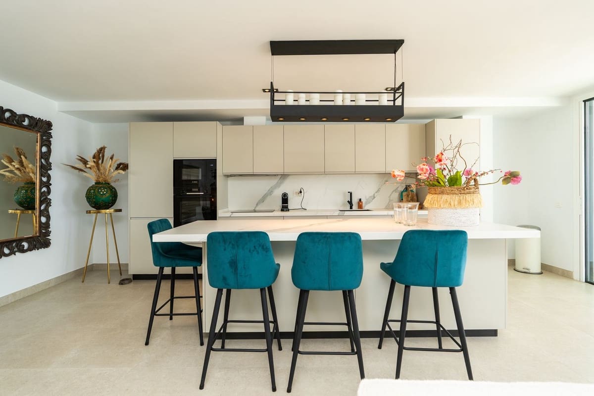 3 slaapkamer Appartement te koop in Torrequebrada met zwembad - € 1.169.000 (Ref: 9885108)
